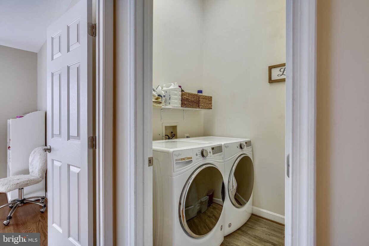 Foto principal - 5840 18th St N