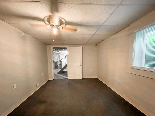 Building Photo - PRELEASING for AUGUST! Close to Campus: In...