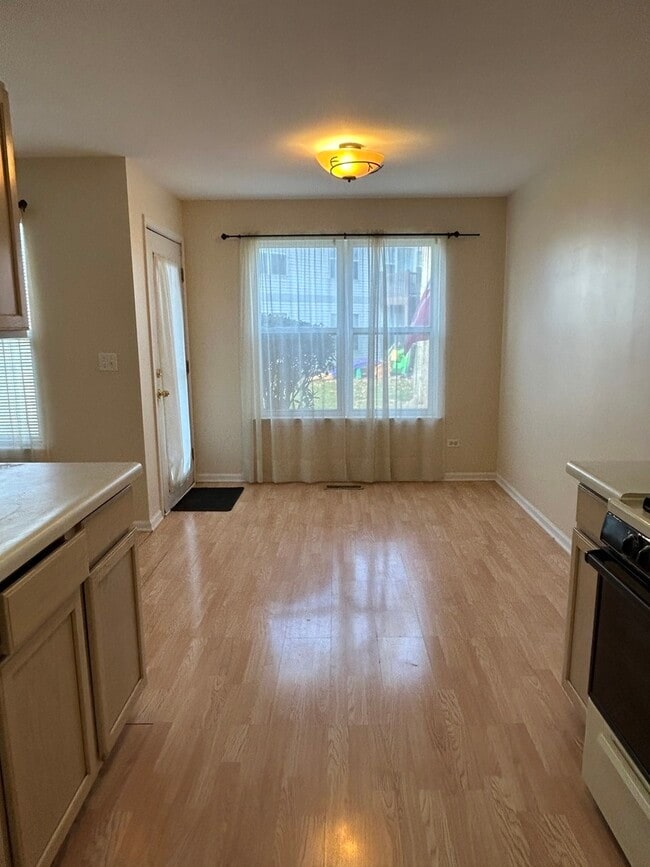 Building Photo - 1020 Chaucer Ct