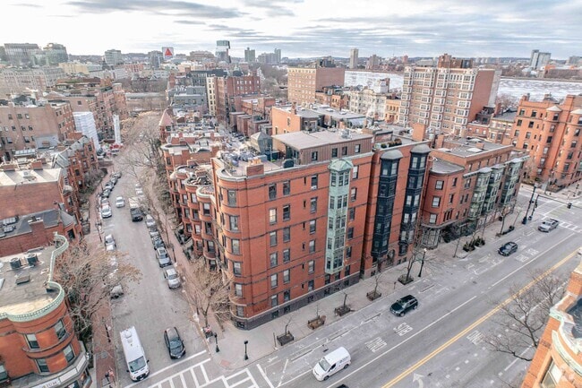 Aerial Context - 31 Massachusetts Ave