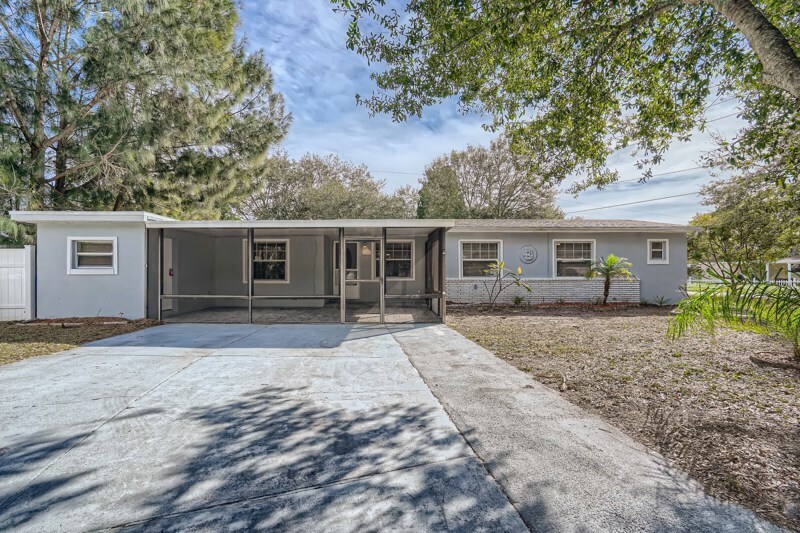 Primary Photo - 7001 Onyx Drive N, St. Petersburg, FL, 33702