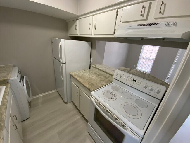 Building Photo - 6402 Del Monte Dr