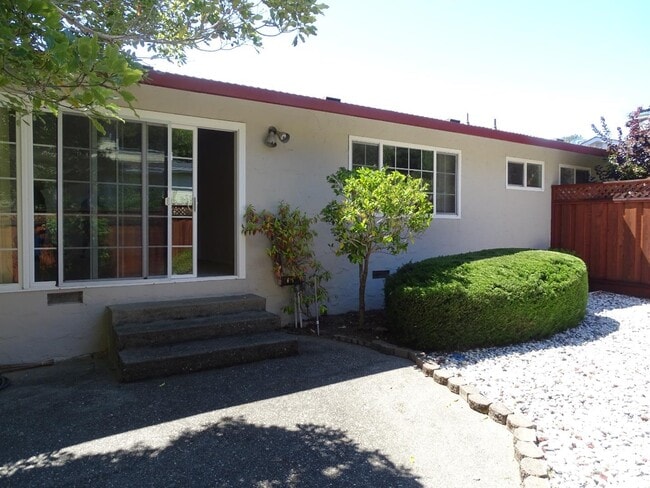 Building Photo - 3347 Glendora Dr