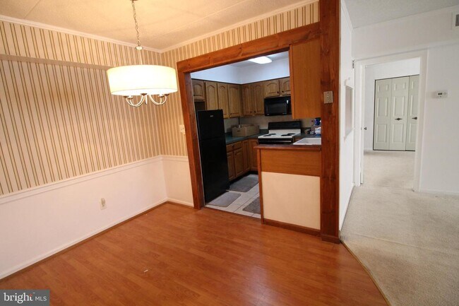 Building Photo - 170 Woodstream Dr
