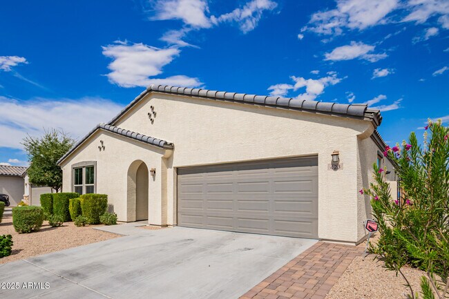 Building Photo - 423 S 194th Ln