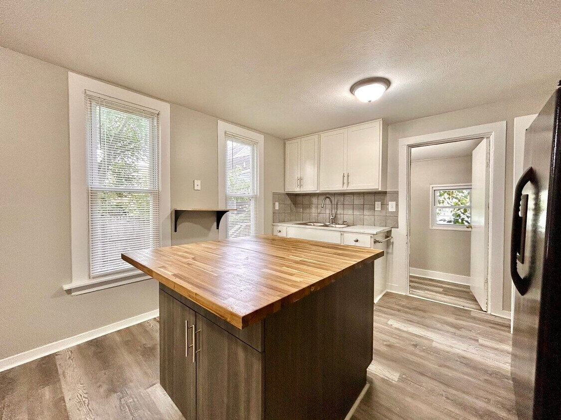 Foto principal - 1011-1013 Quarry Ave NW