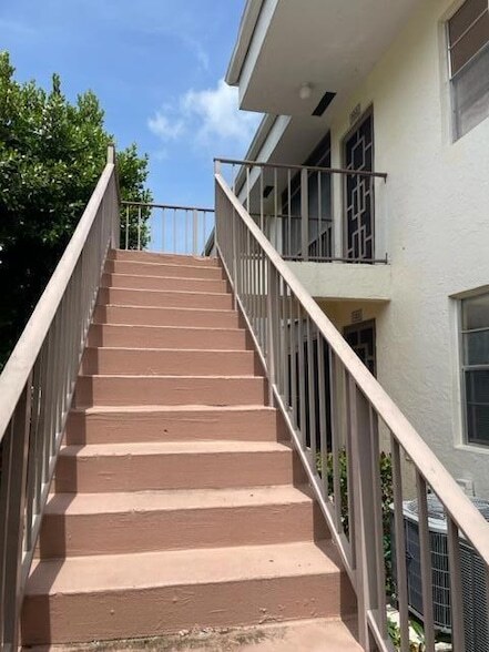 Building Photo - 6586 Southurst Terrace