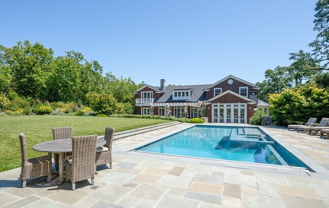 Building Photo - Dream Rental in Central Woodside