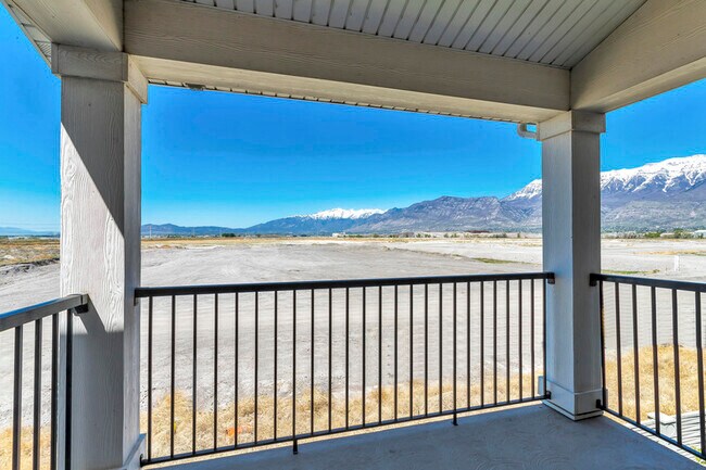 Building Photo - 64 W Silver Springs Dr