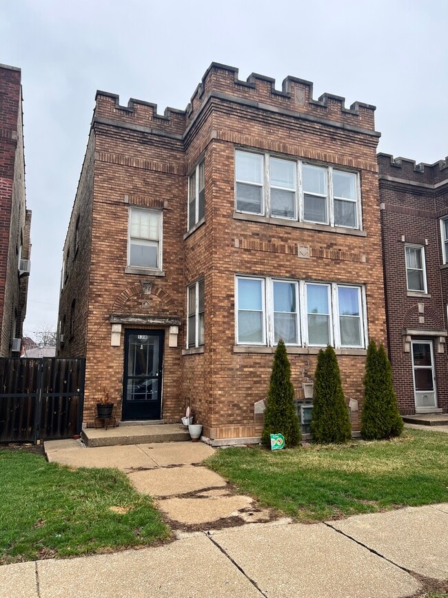 Building Photo - 5318 W Foster Ave