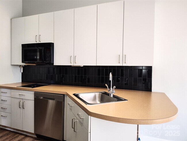 Foto del edificio - 514 W 10th St