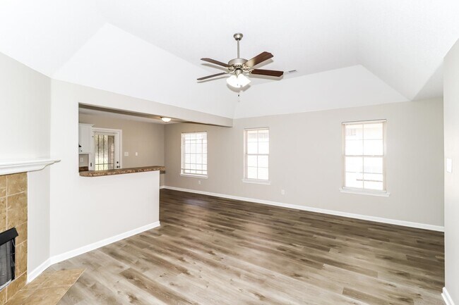Foto del edificio - 1021 Crayton Ridge Dr