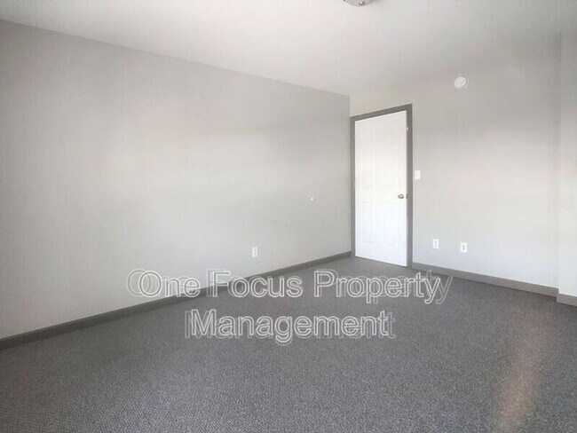 Foto del edificio - 415 E Church St
