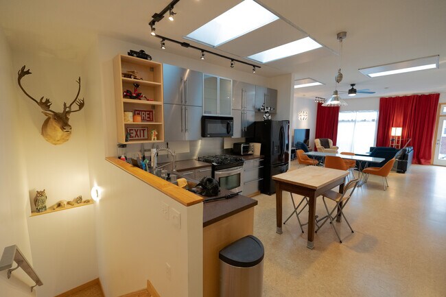 Building Photo - 7 Uxor Way