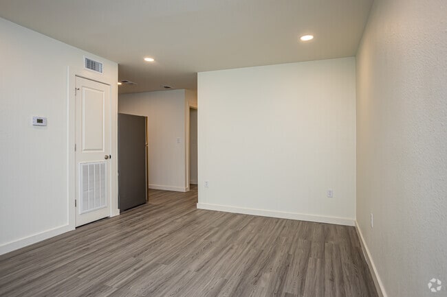 2BR, 2BA - 782SF - Zurqui At Southpark