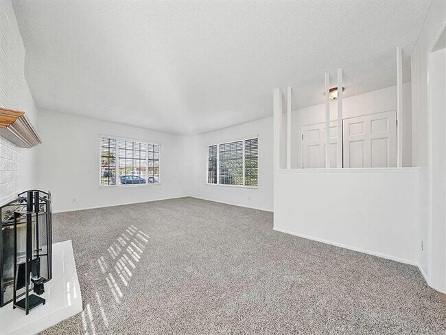 Foto del edificio - This charming Single-Family home is a spac...