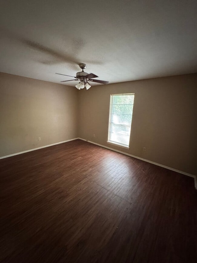 Building Photo - Cozy 3bedroom home