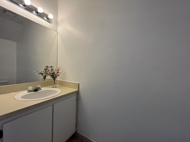 Foto del edificio - 407 Palm Cir E