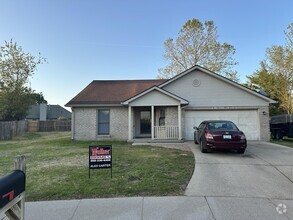 Building Photo - 208 Mariwood Dr