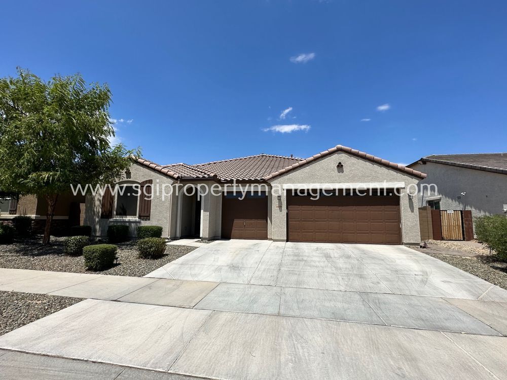 Primary Photo - 4 BEDROOM MULTI-GEN SURPRISE HOME!