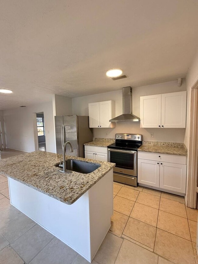 Building Photo - 704-706 Pineville Ln