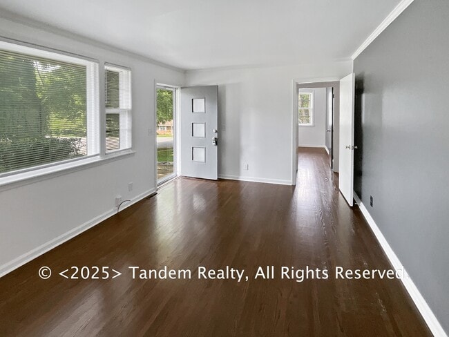 Building Photo - 2300 Cloverdale Rd