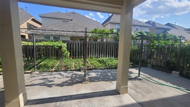 Foto del edificio - 14255 Garland Brook Dr