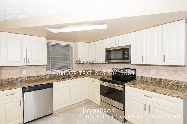 Foto del edificio - 7034 Parrot Dr