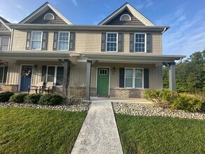 Building Photo - 62 Squire Cir
