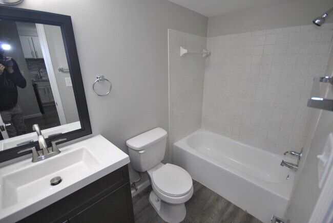 Foto del edificio - 728 S Main St