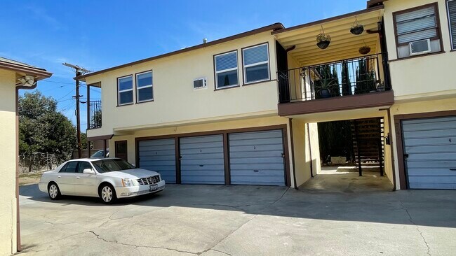 Unidad actual encima del garaje - 2538 W Ramona Rd