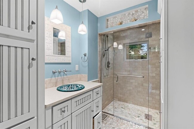 bathroom - 2 Beacon St