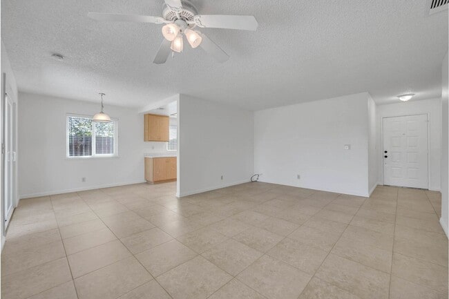 Photo - 15 Sunborg Ct House