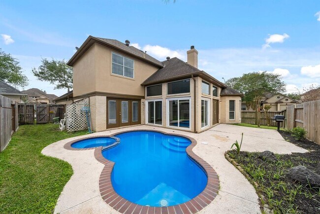 Building Photo - 201 Las Brisas St