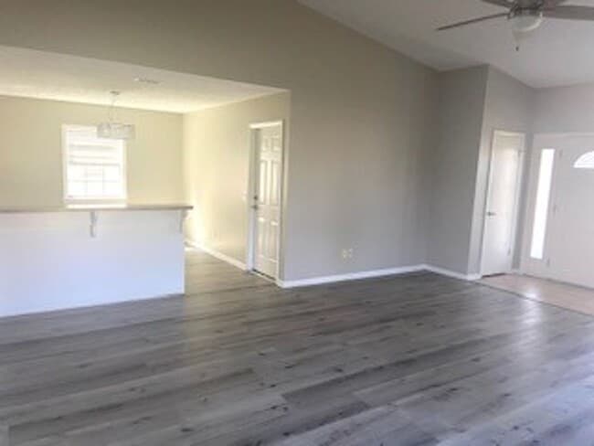 Building Photo - Beautiful home on quiet cul-de-sac! Very c...