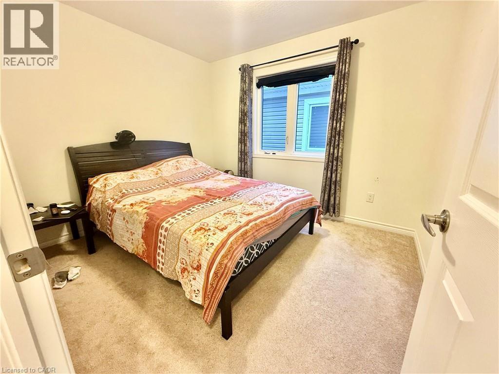 Photo du bâtiment - 382 Grovehill Cres