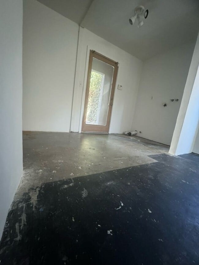 Building Photo - 844 Milwood Ave
