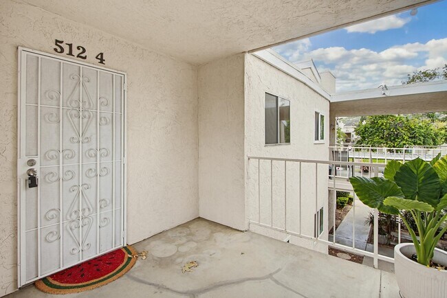 Foto del edificio - 512 Sandalwood Pl