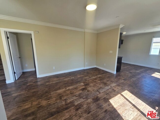 Building Photo - 1721 W 39th Pl