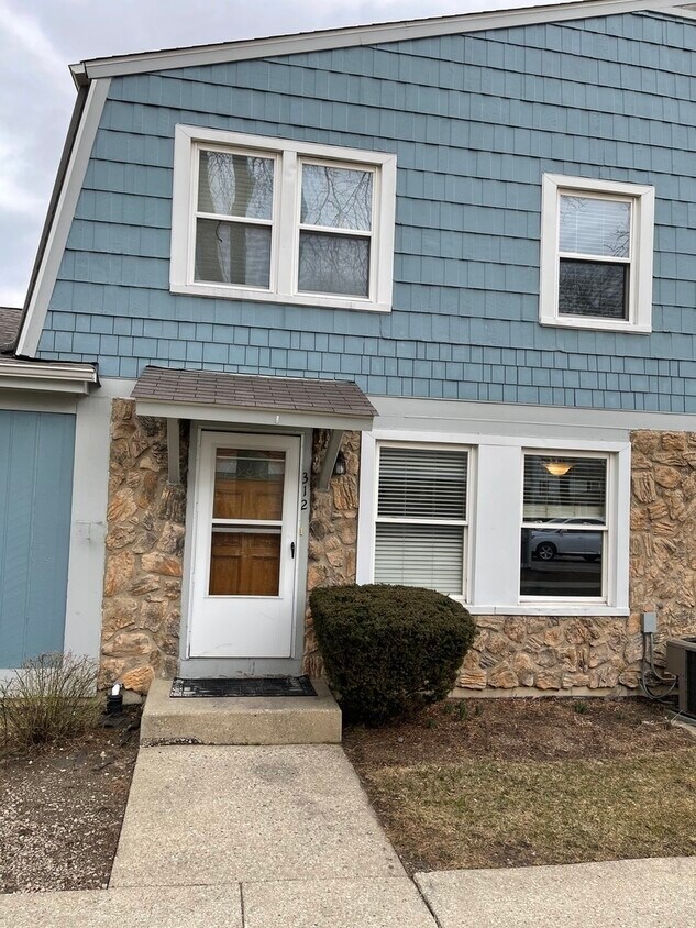 312 Farmingdale Cir Unit 312, Vernon Hills, IL 60061 Condo for Rent