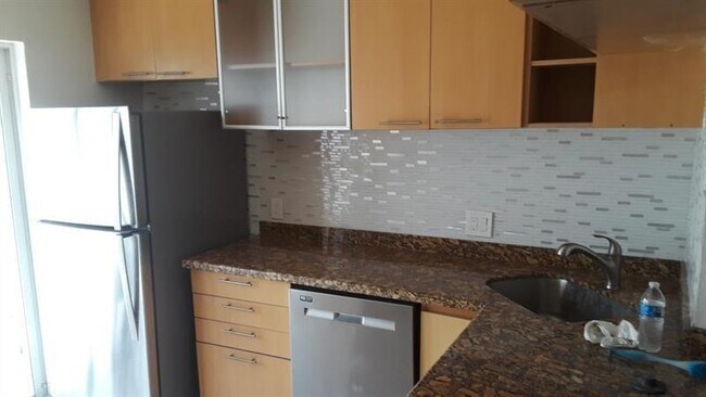 Foto del edificio - 677 NE 24th St