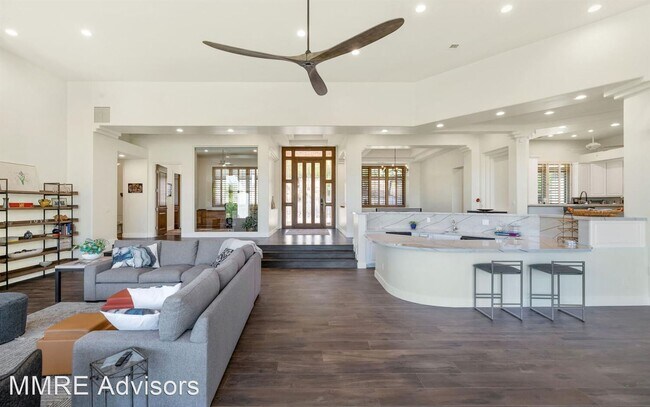 Building Photo - 3 br, 3.5 bath House - 6097 N Paradise Vie...