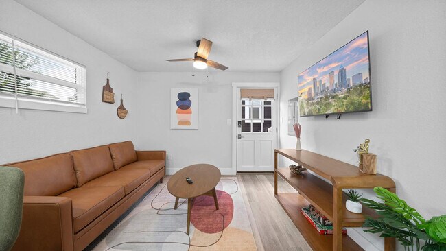 Foto del edificio - 1007 E Comanche Ave