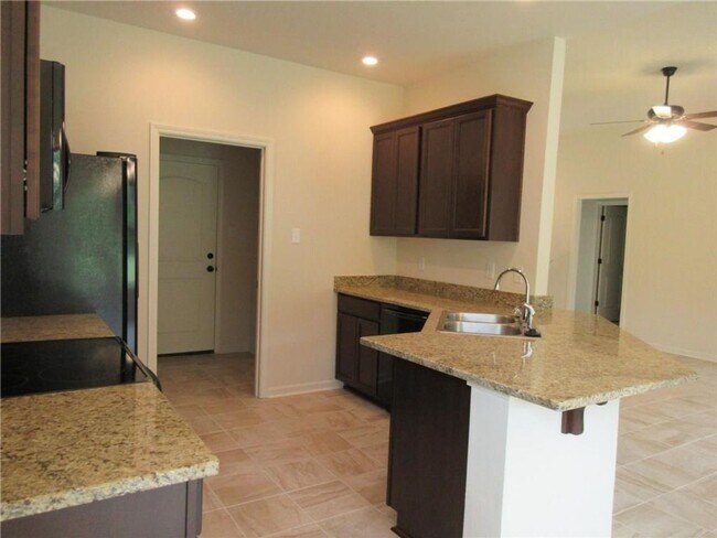 Building Photo - House for rent in Belle Savanne!