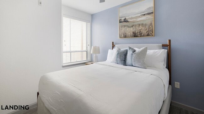 Foto del edificio - 1001 S Center St