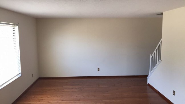 Building Photo - Spacious 3BR 1.5 BA Condo in Colerain Twp