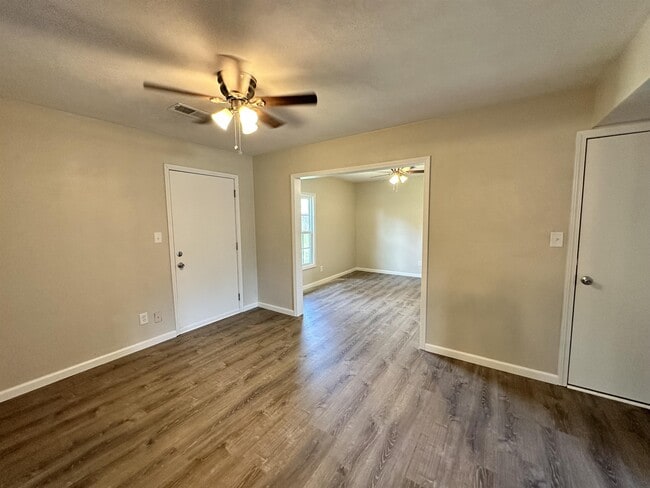 Building Photo - 707 Plankway Dr