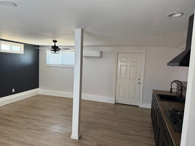 Foto del edificio - 1706 W Southgate Ave
