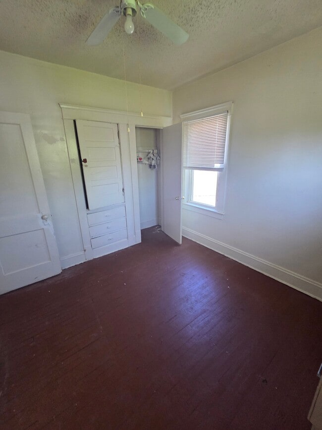 Building Photo - 11807 Honeydale Ave