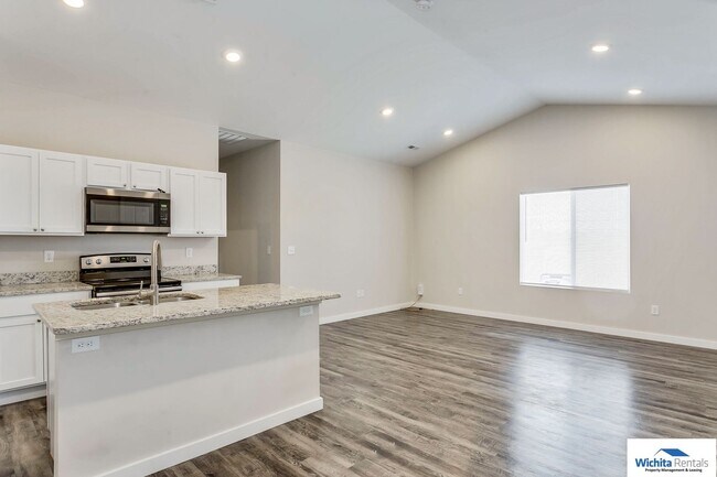 Foto del edificio - Newer 3 bedroom 3 bath Duplex in Goddard